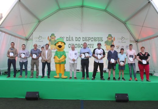 Nuno Costa recibe o recoñecemento ao mellor deportista do ano do Concello de Oroso